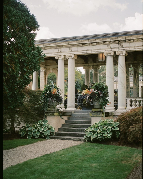 A Colorful & Relaxed Vintage Celebration in The Berkshires