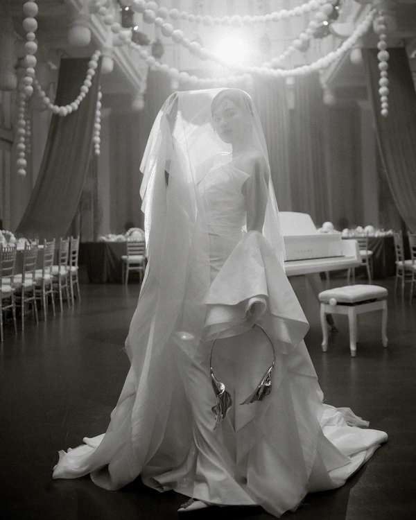 An Avant-Garde Vietnamese Beach Wedding Splashed in Cobalt Blue