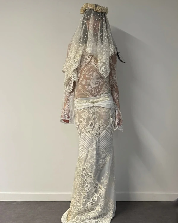 <a href="https://www.instagram.com/p/DUveAQVDCQx/?img_index=3">Les Fleurs Studio</a>