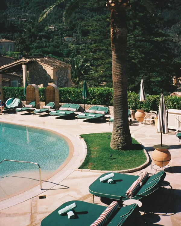 <a href="https://www.instagram.com/belmondlaresidencia/">La Residencia</a>, Photography: <a href="https://www.instagram.com/p/DWYi1aMjY3f/?img_index=4">Two Naked Souls</a>