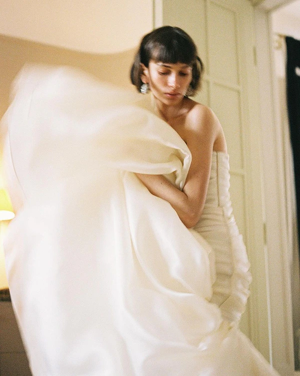 9 Genius Styling Hacks Bridal Stylists Swear By — photo 1