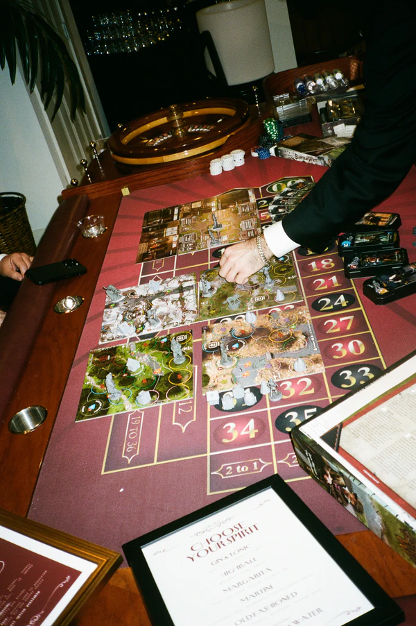A Glamorous Art Deco Celebration Inspired by Vintage Travel at Gatsby Mansion