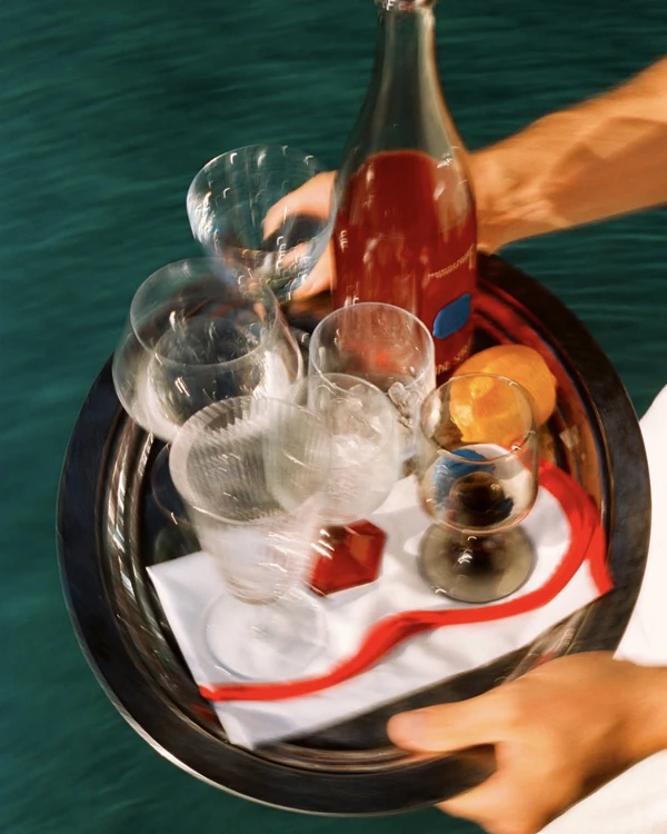 40 Trendy Ideas for Serving Your Wedding Cocktails