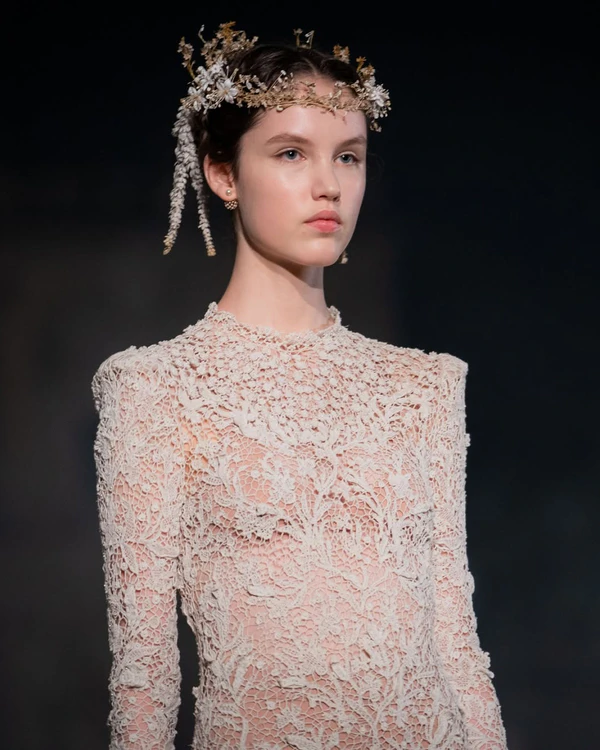 10 Ways to Style-Up Your Wedding Dress from Ceremony to Reception