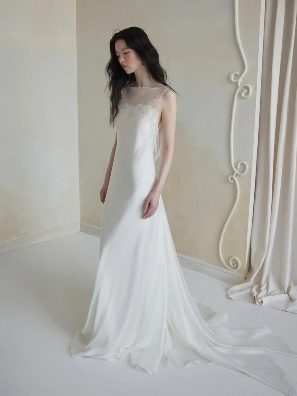 <a href="https://www.instagram.com/huong.boutique/p/DYRQzmmgJVO/?hl=en">Huong Boutique</a>