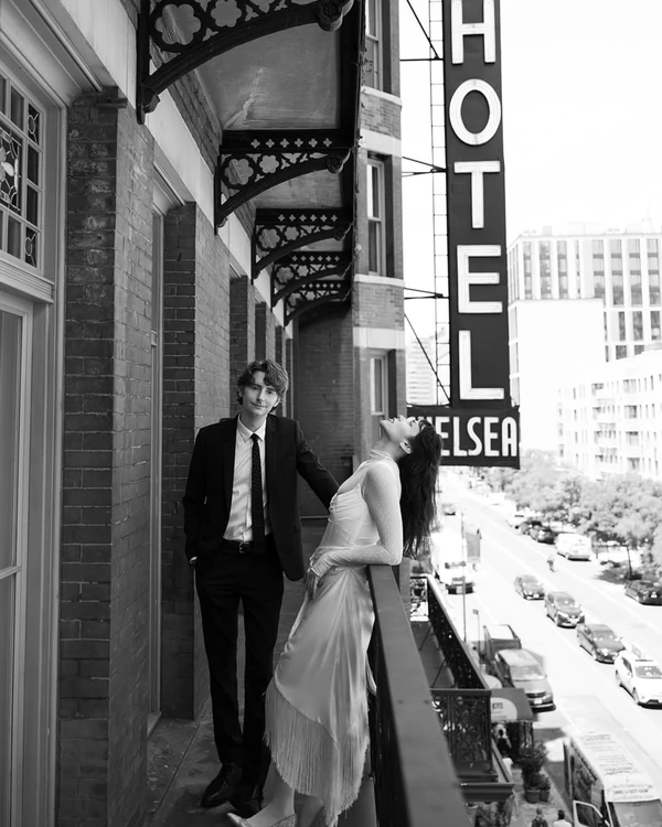 <a href="https://www.instagram.com/hotelchelsea/?_gl=1*1htog4g*_gcl_au*MTYyNzQwMjIyOS4xNzM3OTA3Nzk0">Hotel Chelsea</a>, Photography: <a href="https://www.instagram.com/p/DSnDHy4DbC2/">Loreto Caceres</a>