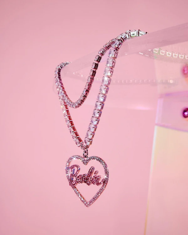 Barbie-Inspired Bachelorette Party: Attire & Accessories for a Fun Celebration — photo 2