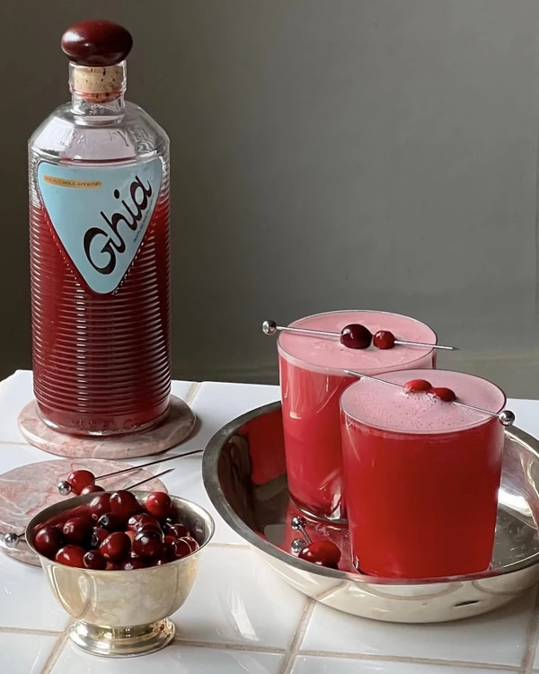 40 Trendy Ideas for Serving Your Wedding Cocktails