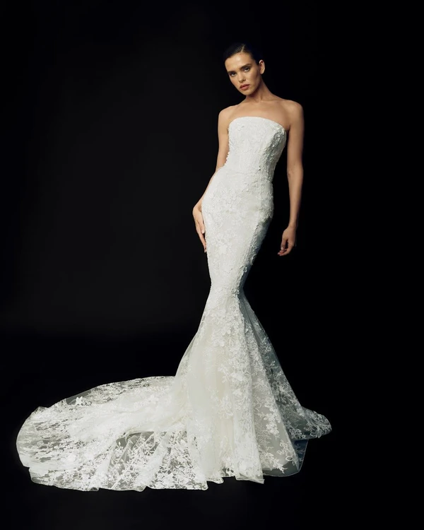 30 Chic Bridal Dresses Perfect for an Italian Wedding