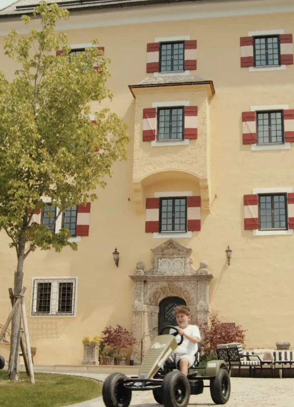 <a href="https://www.instagram.com/p/DbTE1FGje_L/">Rosewood Schloss Fuschl</a>