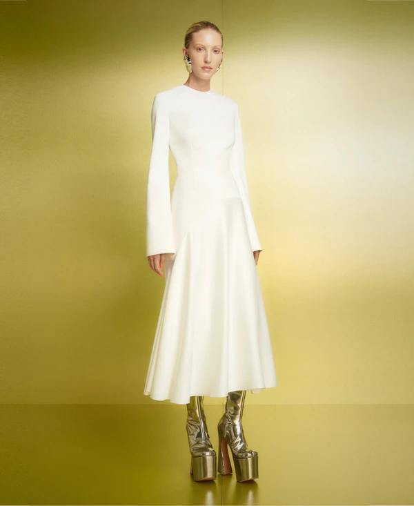 14 Stunning Dresses to Inspire Winter Brides