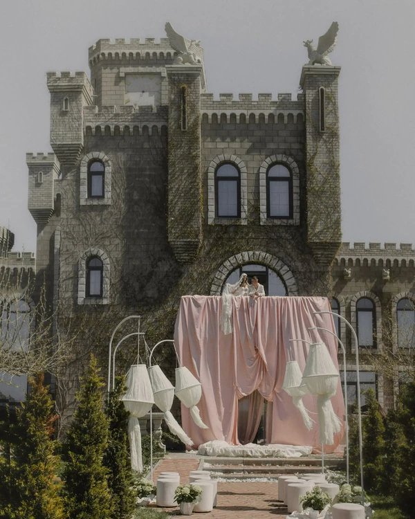 Trend: Folklore, Fantasy & Fairytale-Inspired Weddings — photo 1