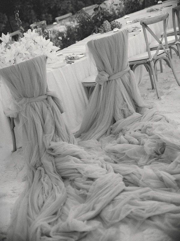 10,000 Lilies & Turquoise Waters Framed This Dreamy Beach Wedding in the Maldives