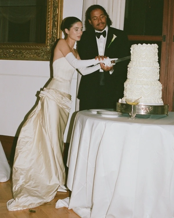How to Handle Wedding Budget Stress as a Couple — photo 2