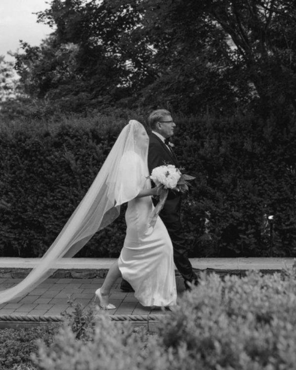 How to Set Boundaries When Parents Are Paying for Your Wedding — photo 1
