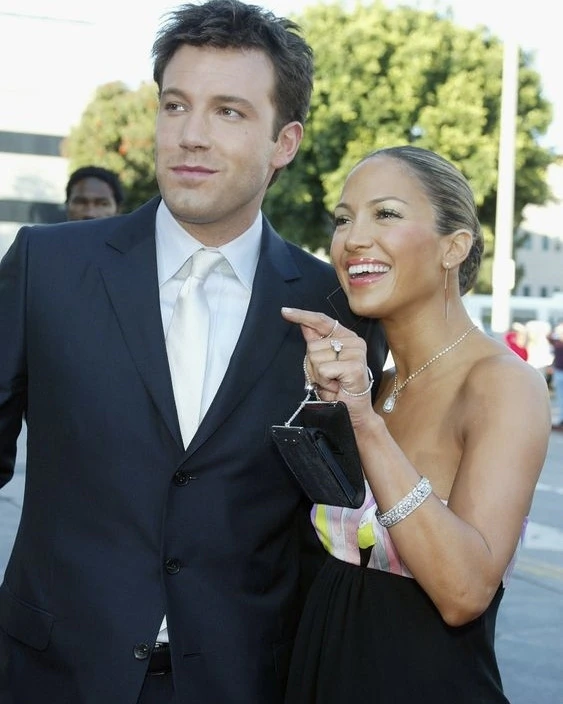 Jennifer Lopez and Ben Affleck tie the knot in Vegas