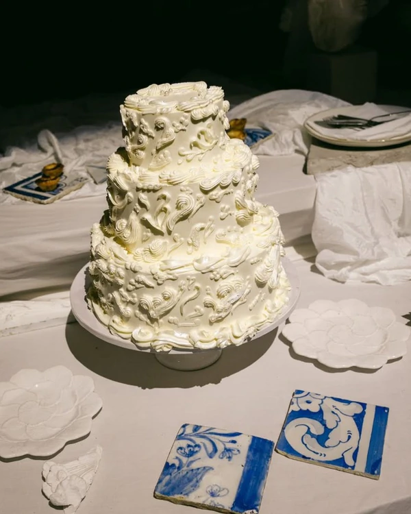 <a href="https://www.instagram.com/p/DKrXxEbMNeX/?img_index=4">Amori Cakes</a>