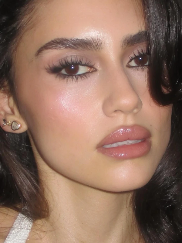<a href="https://www.instagram.com/jessi_makeup/p/DPTiBxxCO8Y/?img_index=3">Jessica Hunte</a>