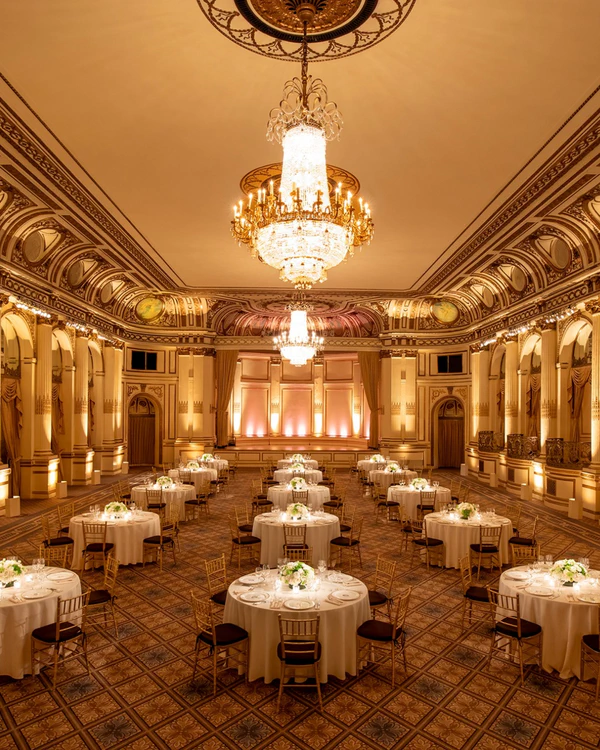 <a href="https://www.instagram.com/theplazahotel/p/DaETZ_kCOmW/">The Plaza Hotel</a>