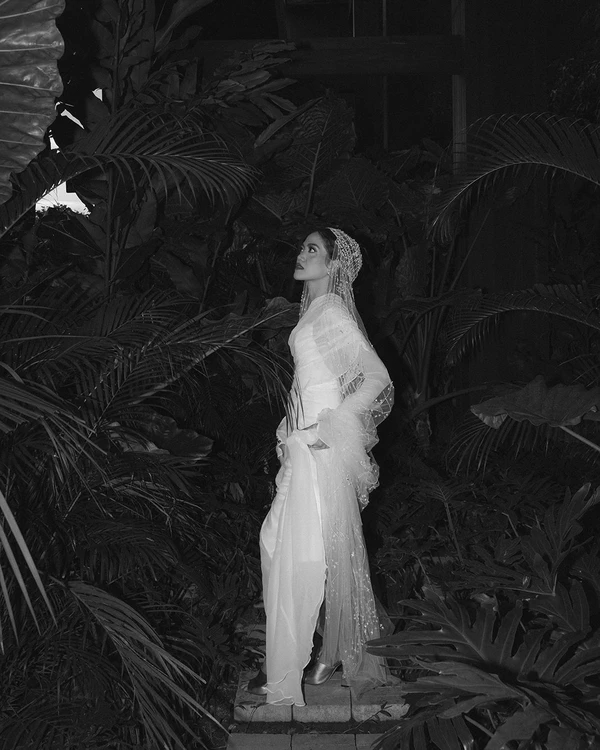 A Chic & Spiritual Beach Wedding on the Tropical Shores of Bali