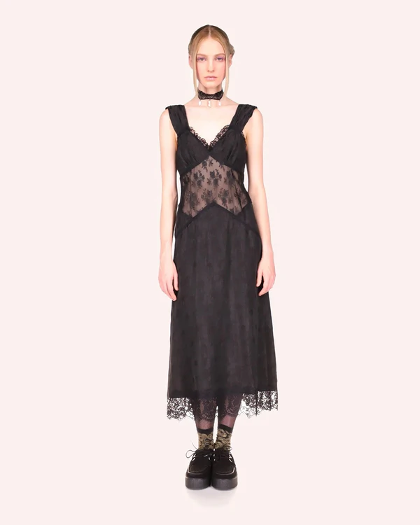 10 Gothcore-Inspired Evening Dresses