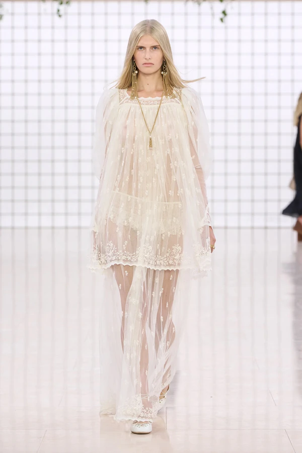 Chloé Unveils Spring/Summer 2025 RTW Collection
