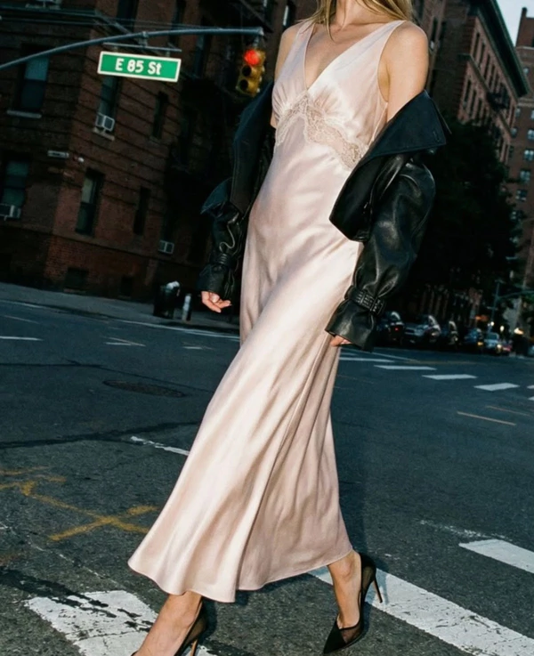 <a href="https://www.instagram.com/p/DUoHzFJEuk7/?hl=en">Cami NYC</a>