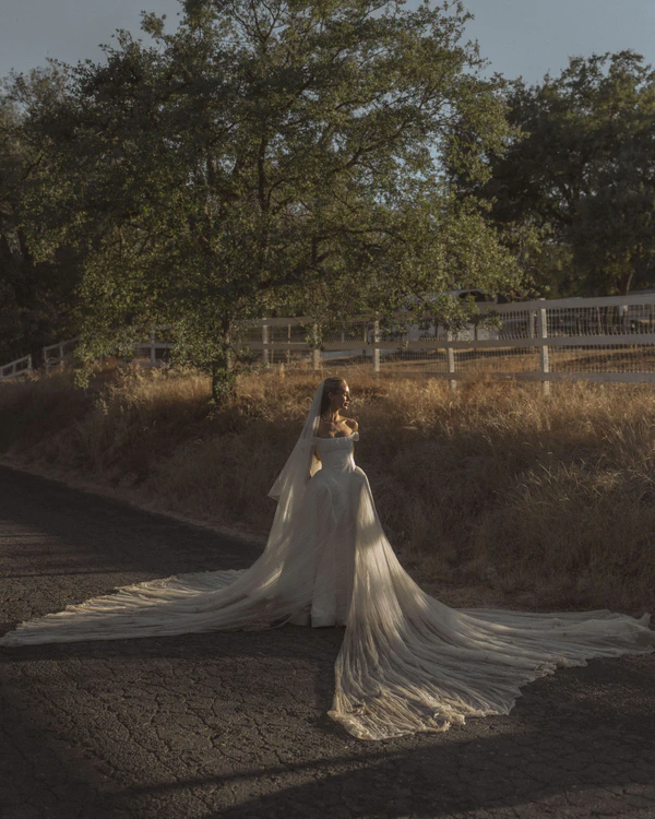 Influencer Jade Mitchell-Clyde's Chic Black-Tie Wedding in California's Gold Country