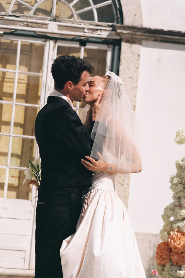 A Fever Dream Lisbon Wedding Where Art & History Collide at Palácio do Grilo