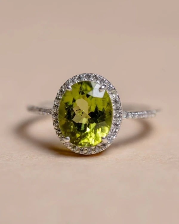 Color Your Love: The Ultimate Guide to Engagement Ring Gemstones