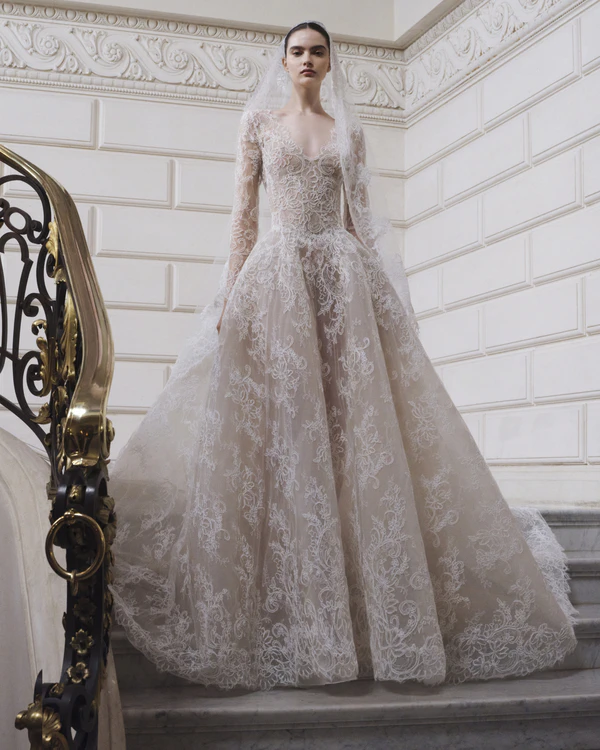 <a href="https://www.instagram.com/p/DW6fgRwCOx5/?hl=en&amp;amp;img_index=1">Elie Saab</a>