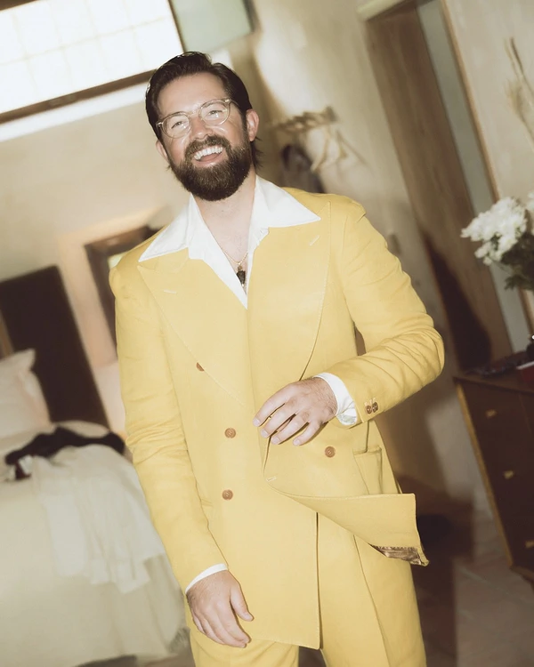 A Vibrant Retro Wedding in a Charming Portugese Castle