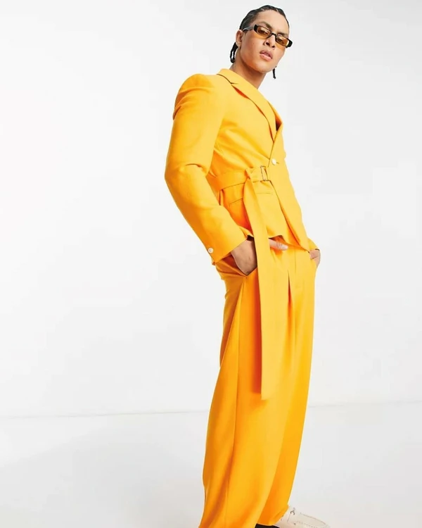 Colorful Suits for Grooms that are Perfect for Summer Wedding