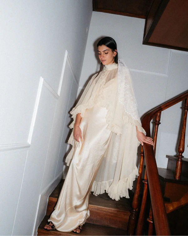 9 Genius Styling Hacks Bridal Stylists Swear By