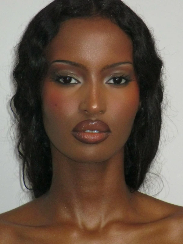 <a href="https://www.instagram.com/p/DOieI3GAjRF/?img_index=4">Sasha Kilby</a>
