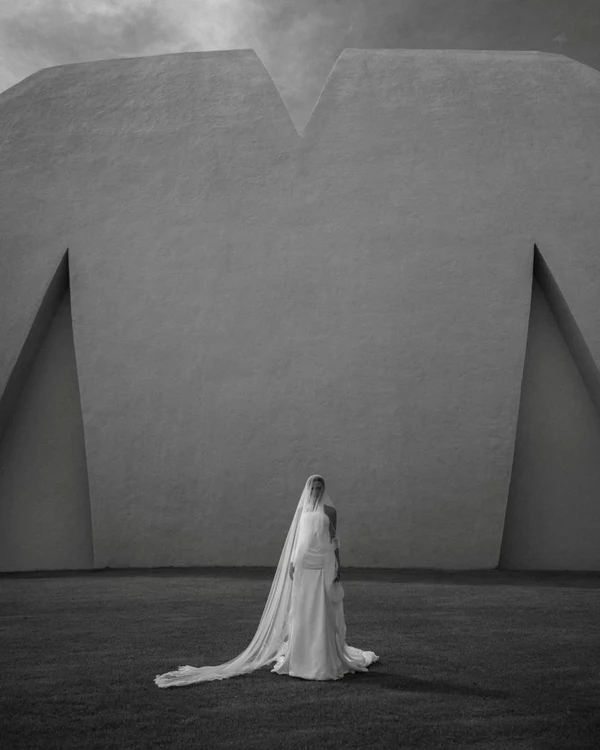 Photography: <a href="https://www.instagram.com/p/DZsLWJ_Dlc8/?hl=en&img_index=1">Michael Brito</a>
