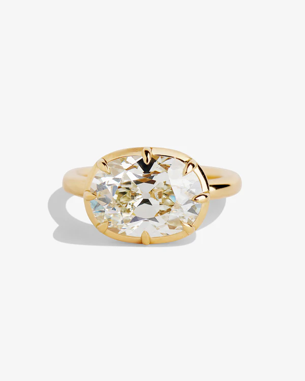 <a href="https://mati-jewelry.com/collections/new-in-1/products/sol-5-12-ring">Matī</a>
