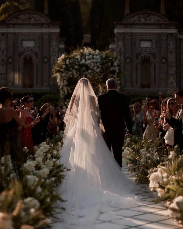 The Pros & Cons of a First Look