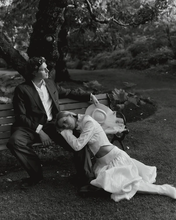 35 Engagement Photoshoot Ideas for Unforgettable Photos