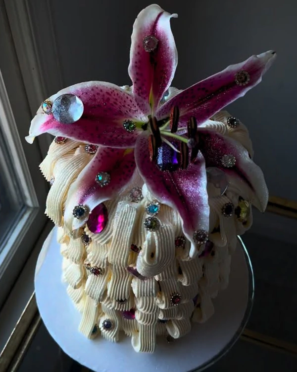 <a href="https://www.instagram.com/p/DT00YMKEl21/"><span>Cakes By Lala</span></a>