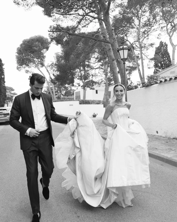 <a href="https://www.instagram.com/p/DPUGGNKCeXp/?img_index=10">Julian Leaver Events</a>, Photography: <a href="https://www.instagram.com/theweddingartistsco/"><span><span>The Wedding Artists Co</span></span></a>