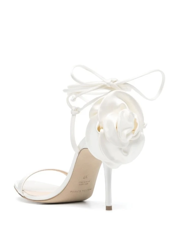 Same-Sex Wedding: Brides Outfit Ideas