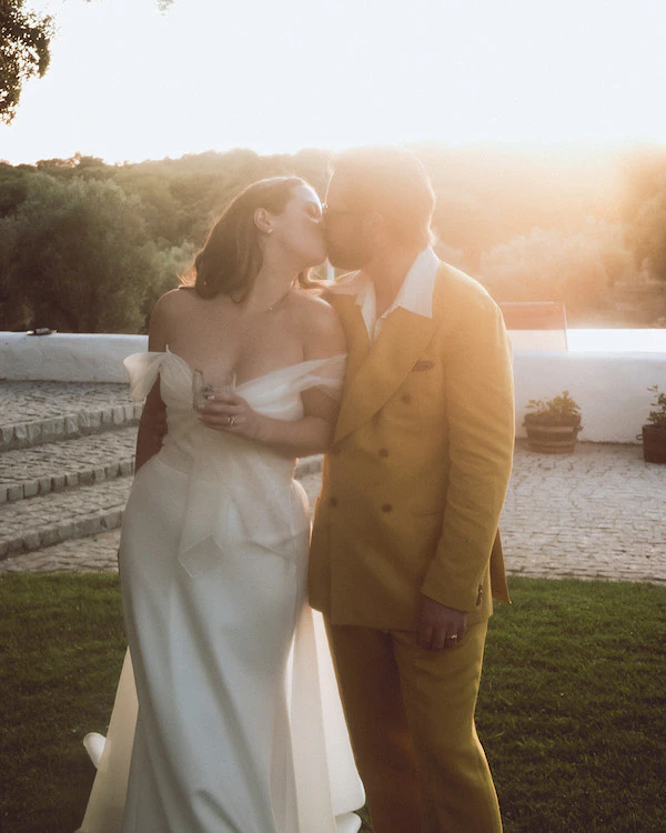 A Vibrant Retro Wedding in a Charming Portugese Castle