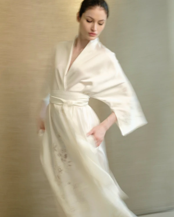 <a href="https://www.instagram.com/carinegilson/p/DWi3FxXFAis/?img_index=2">Carine Gilson</a>