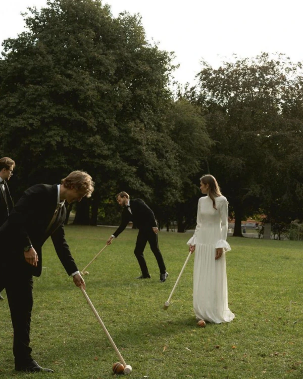 35 Must-Save Bridal & Grooms Party Portrait Ideas
