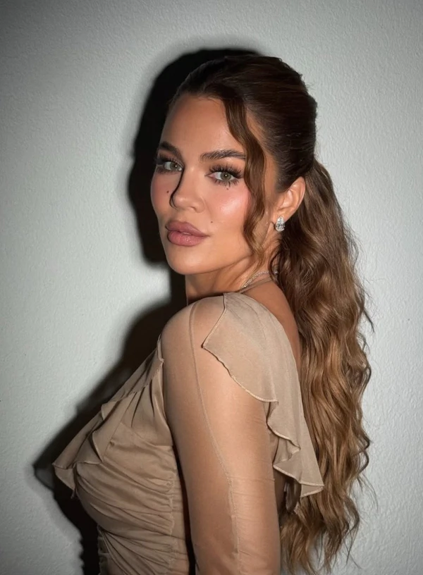 <a href="https://www.instagram.com/p/DdRtk_KGmt7/?img_index=3">Justine Marjan</a>