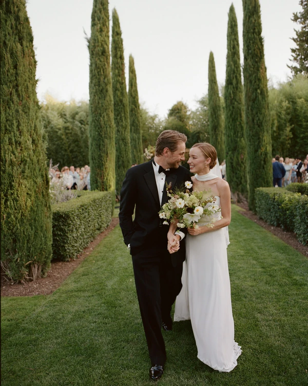 Inside Bridgerton Star Phoebe Dynevor & Cameron Fuller’s Romantic Provence Wedding — photo 2