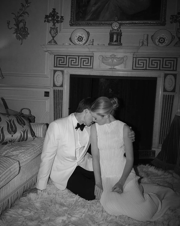 10 Photographer-Backed Wedding Portrait Pose Ideas to Save to Your Mood Board