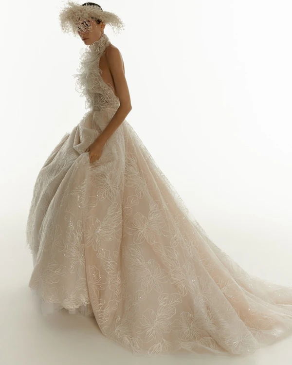 <a href="https://www.instagram.com/valentinyudashkin_official/">Yudashkin</a>