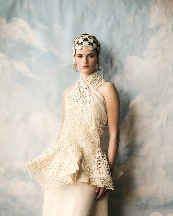 20 It-Girl Bridal Hair Accessories Beyond the Veil